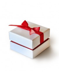 Комплимент-коробочка свадебная белая с вареньем из сосновой шишки  (Фото 2)